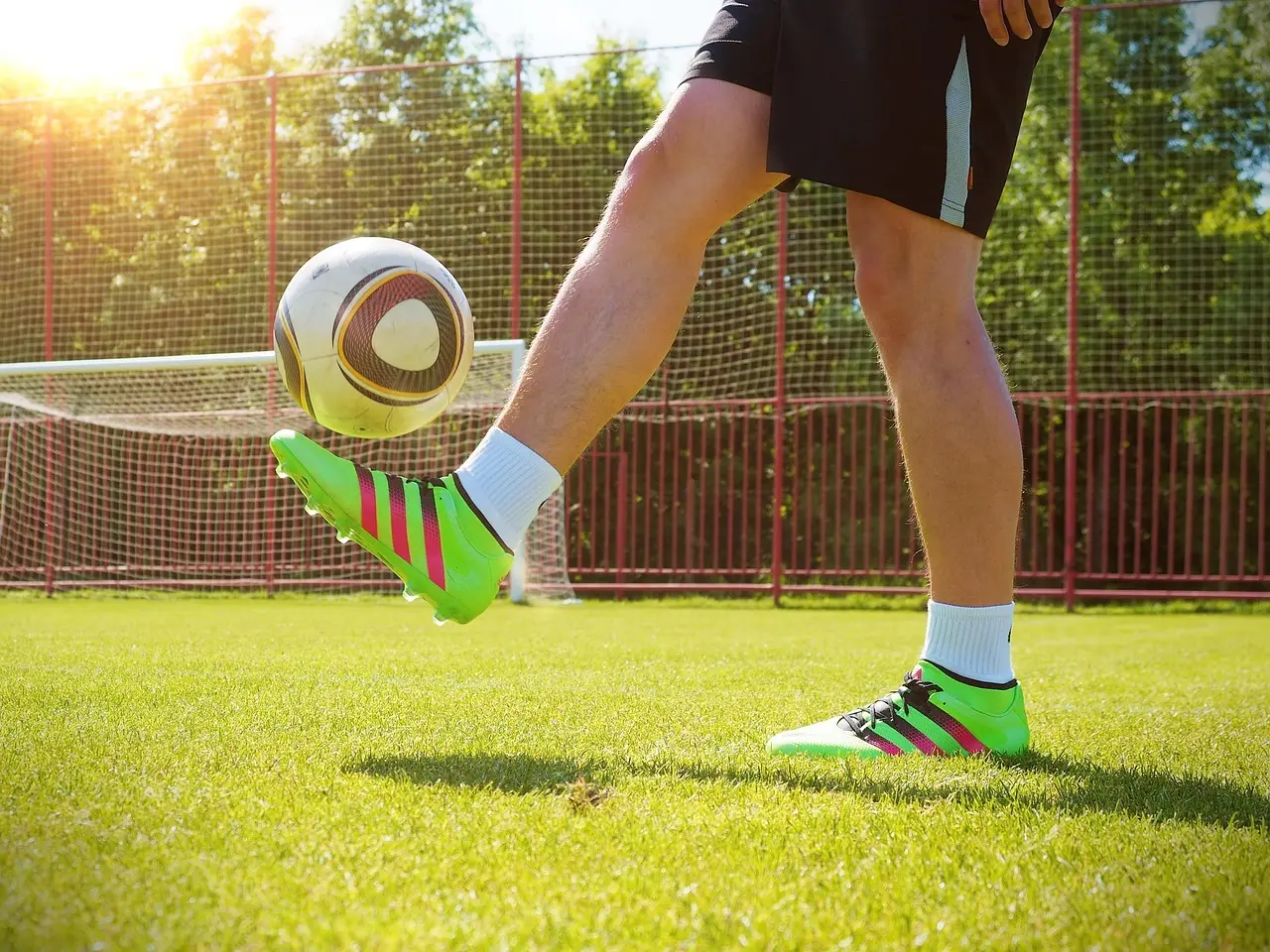 Smalle sejre, sene scoringer og VAR i fokus – komplet overblik over 1. Lig runde 6