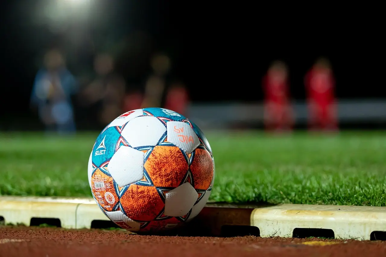 1. Lig runde 11: straffesparksafgørelser, røde kort og storscorende udehold