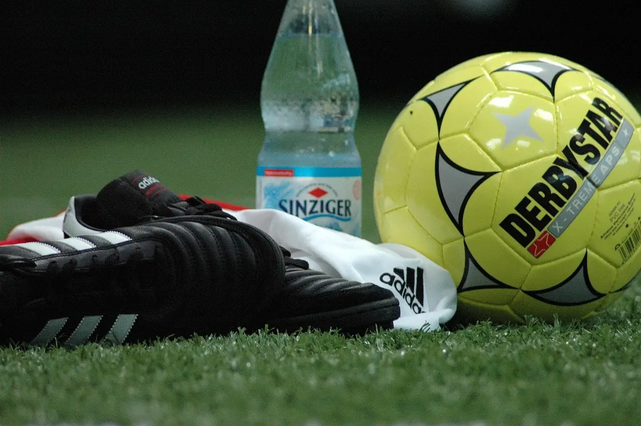 1. Lig runde 21: Sene scoringer, rødt kort-drama og storsejre – hele runden samlet ét sted