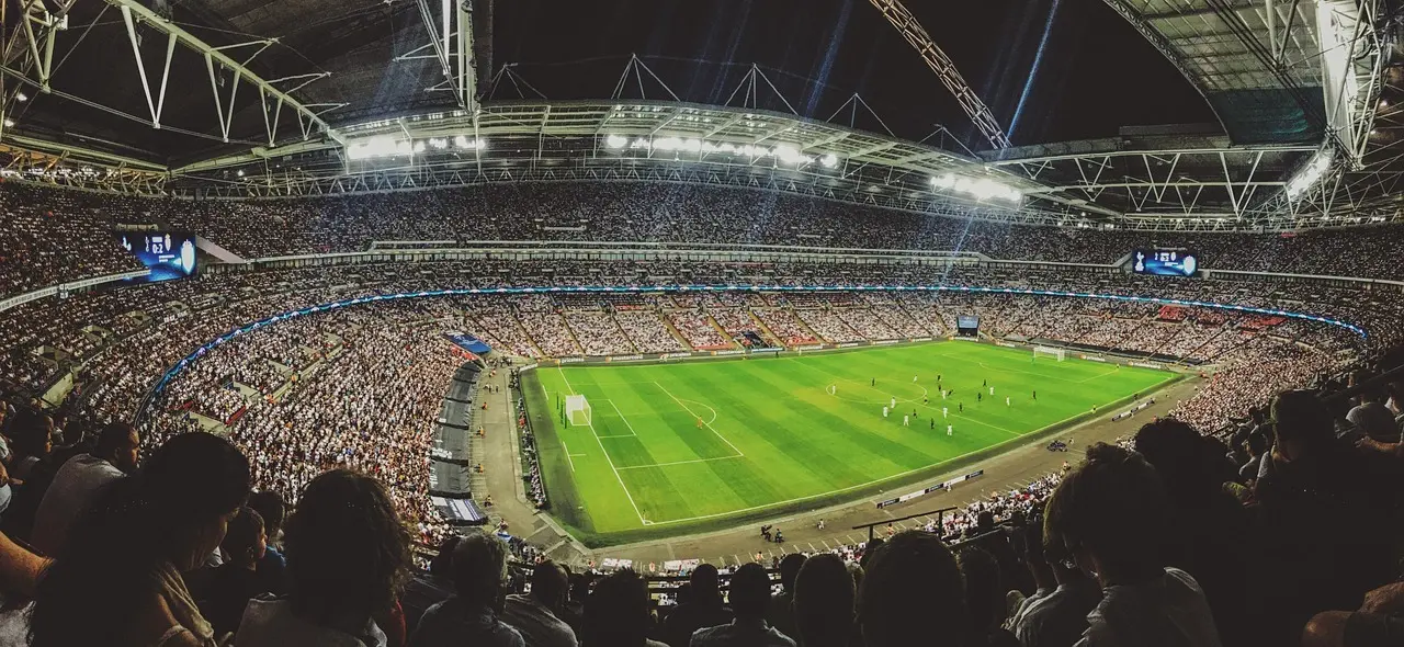 Fodbold mellem kampene: Fra fankultur til spillemaskiner med fodbold