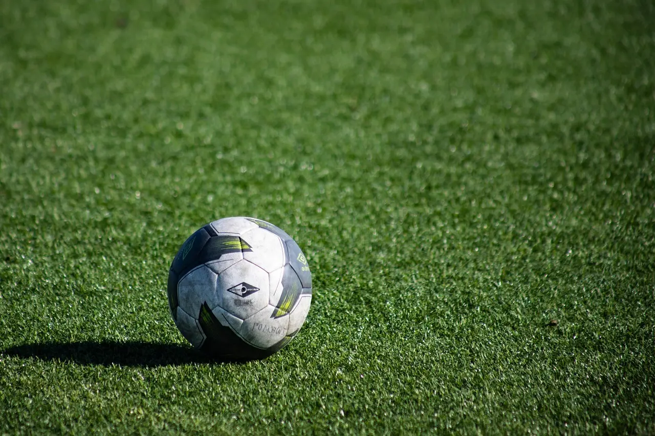 Tæt runde i 3. Lig – Gruppe 2: sene afgørelser, sikre udebanepoint og to målløse opgør